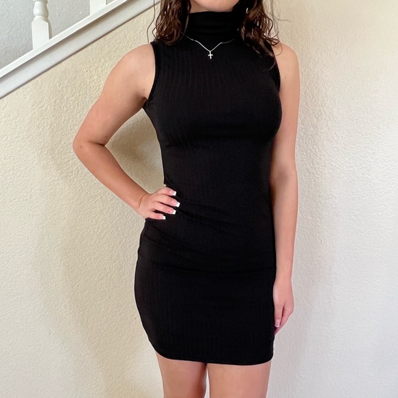 Black Ribbed Turtle Neck Sleeveless Midi Dress - Picture 4 of 13